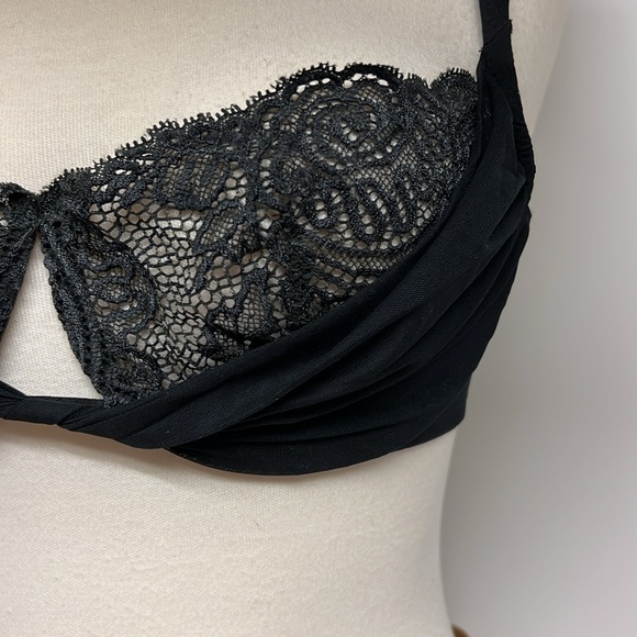 Victoria’s Secret very sexy bra - Picture 4 of 12